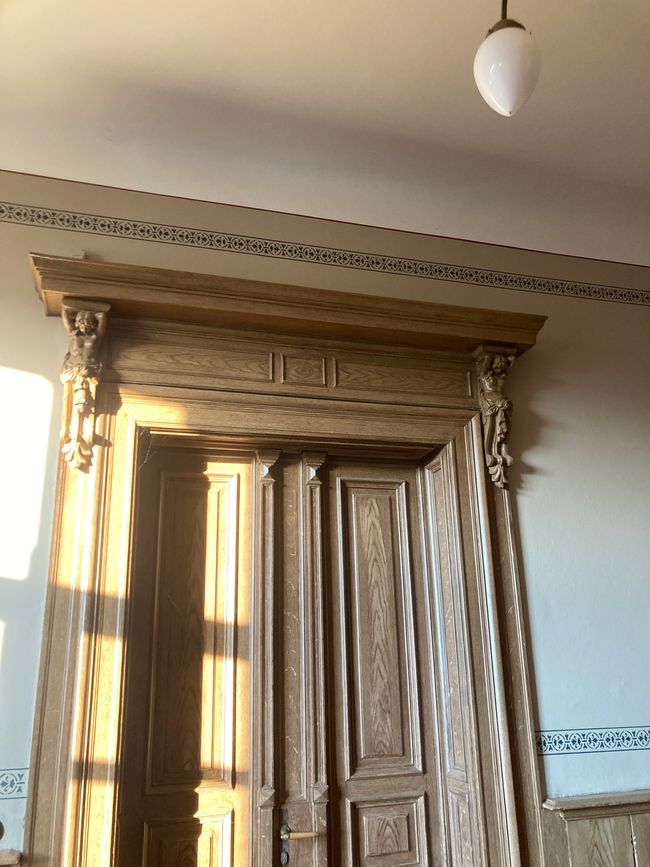 Caryatids and a very personal tour at
"Gut Boltenhof"
in Brandenburg