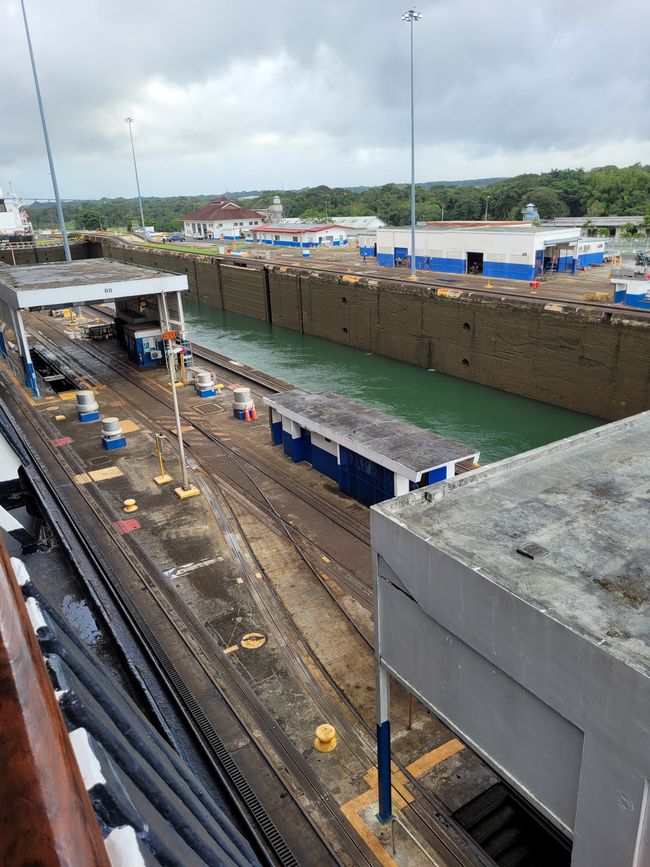 Day 41 of 175: Around the world cruise - Day passage through the Panama Canal