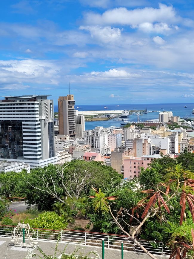Tag 132 und 133 von 175: Kreuzfahrt rund um die Welt - Port Louis/Mauritius - geänderte Route - weiträumige Umfahrung der Krisengebiete