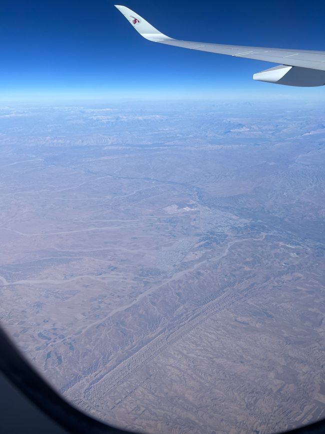 Abflug ins Abenteuer: Ursula, die Schere und ein großer Freund in Doha