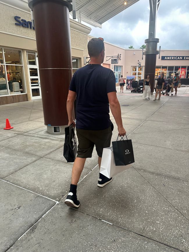Outlet och 4h of july
