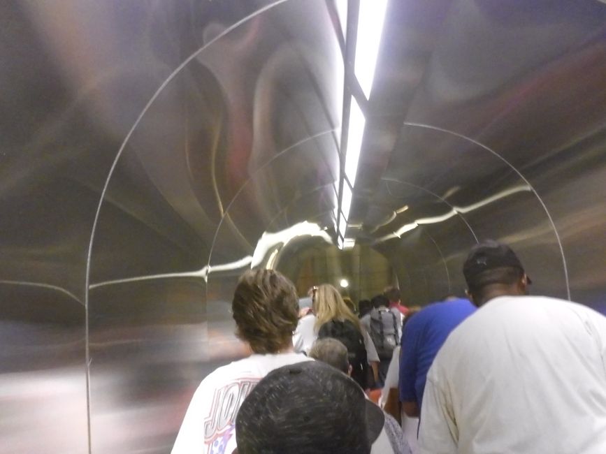 Aus der U-Bahn nach oben
