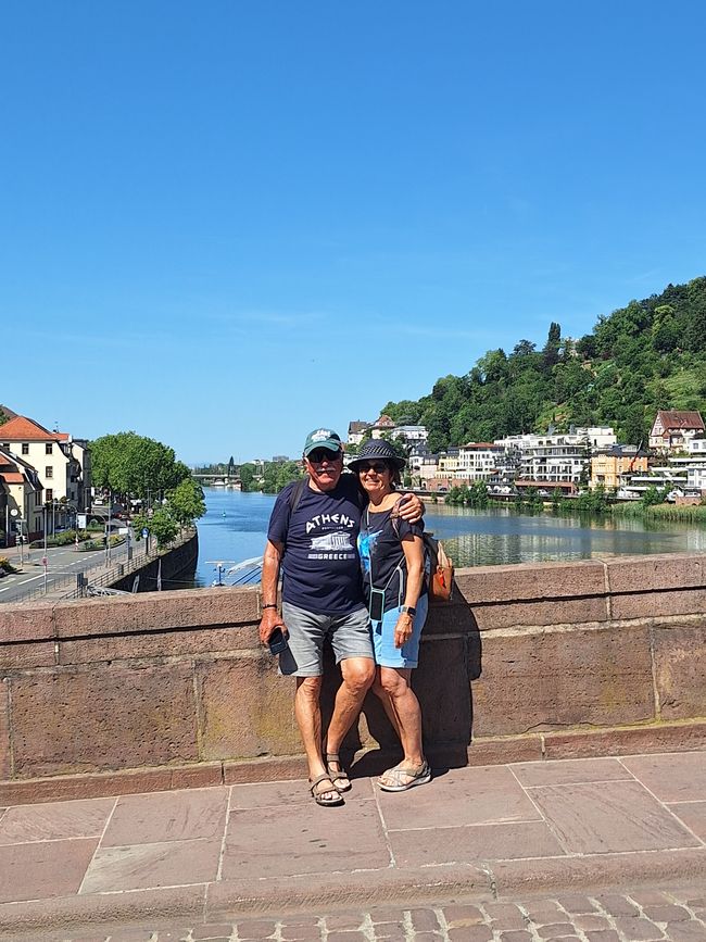 Zwei auf der Neckar Brücke 