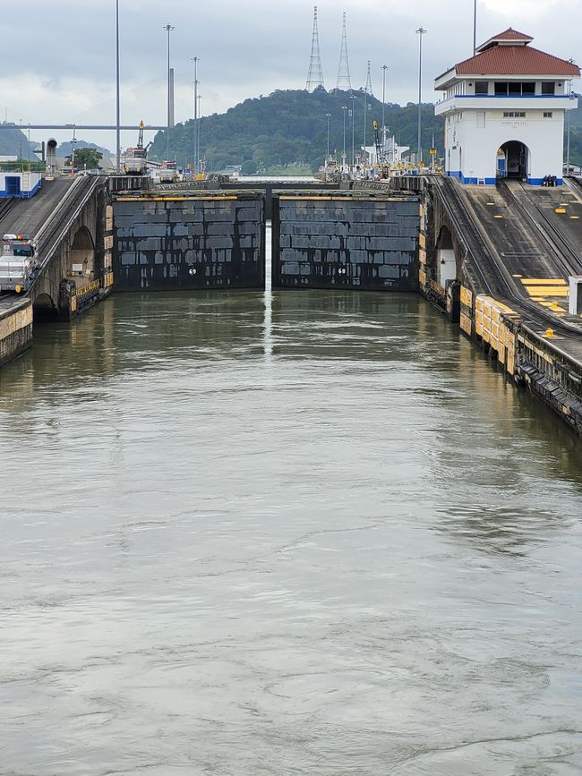 Day 41 of 175: Around the world cruise - Day passage through the Panama Canal