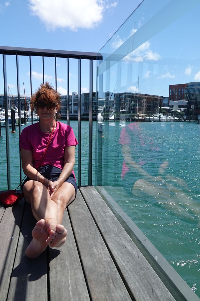 Rivage du port et skyline d'Auckland ....