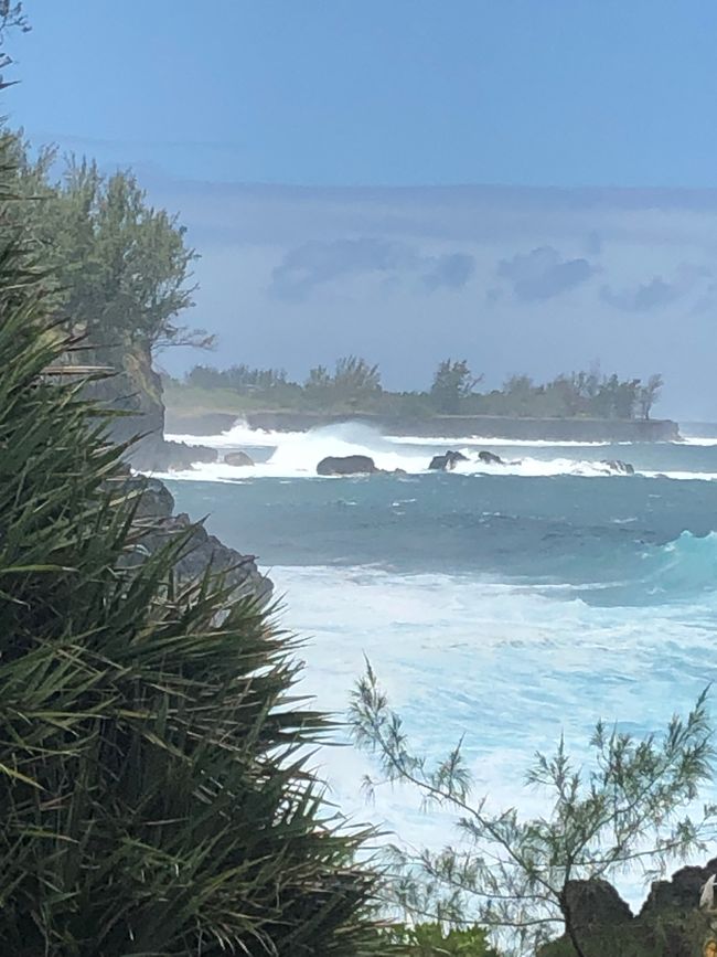Côte rocheuse à Manapany