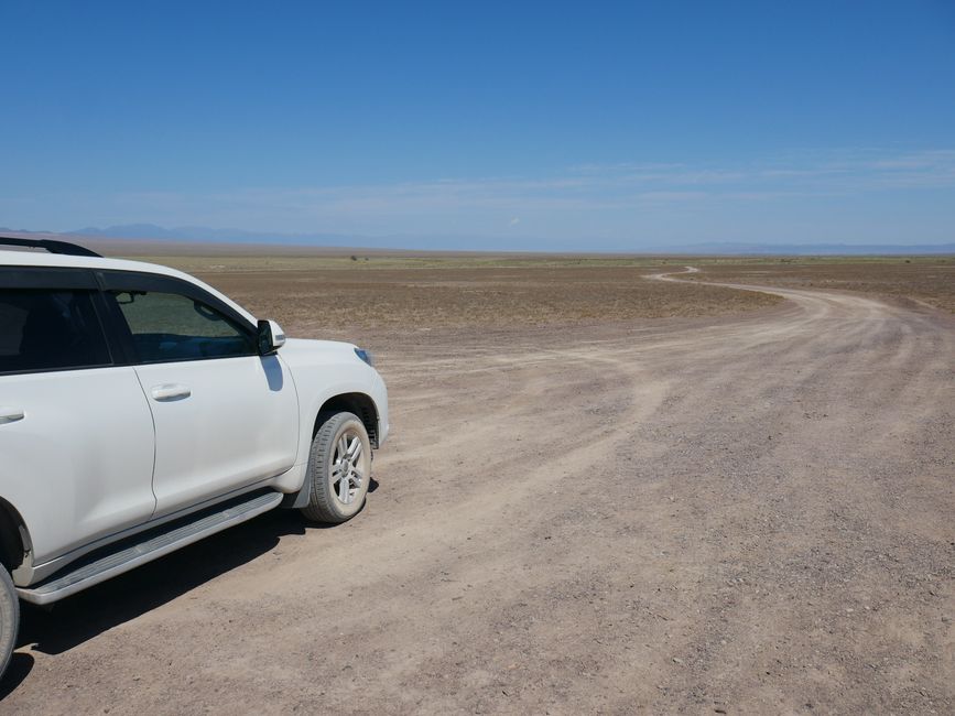 Il nostro imponente Toyota Prado, che neanche il buco più grande è riuscito a danneggiare