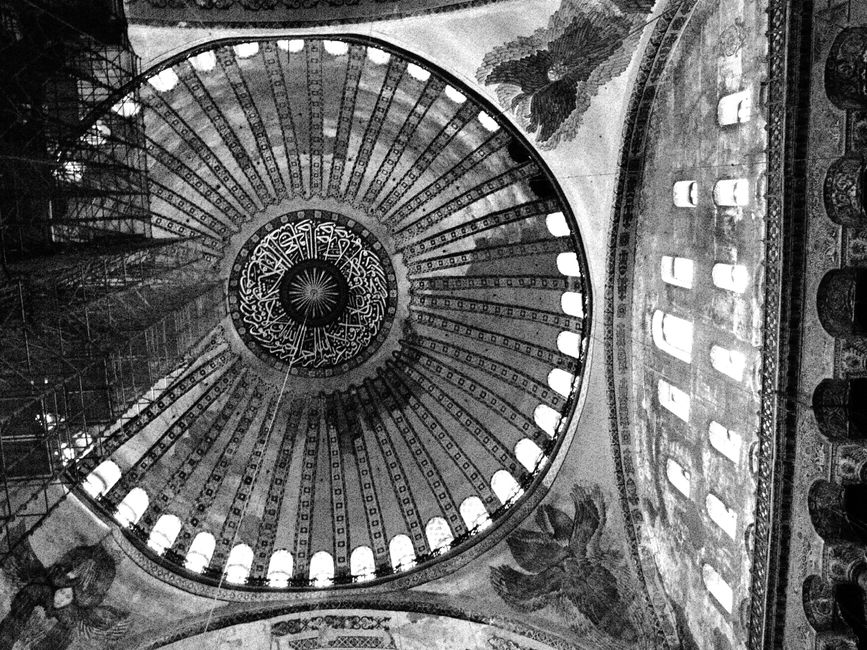 Die Kuppel der Hagia Sophia hat 40 Fenster.