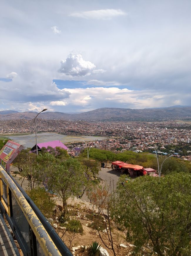 El teleférico está siendo reparado. Es el más antiguo de Bolivia