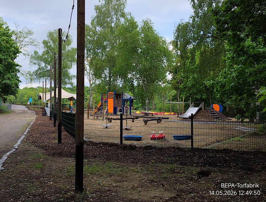 Berlin Plötzensee - Erstabnahme Spielplatz durch Herrchen 