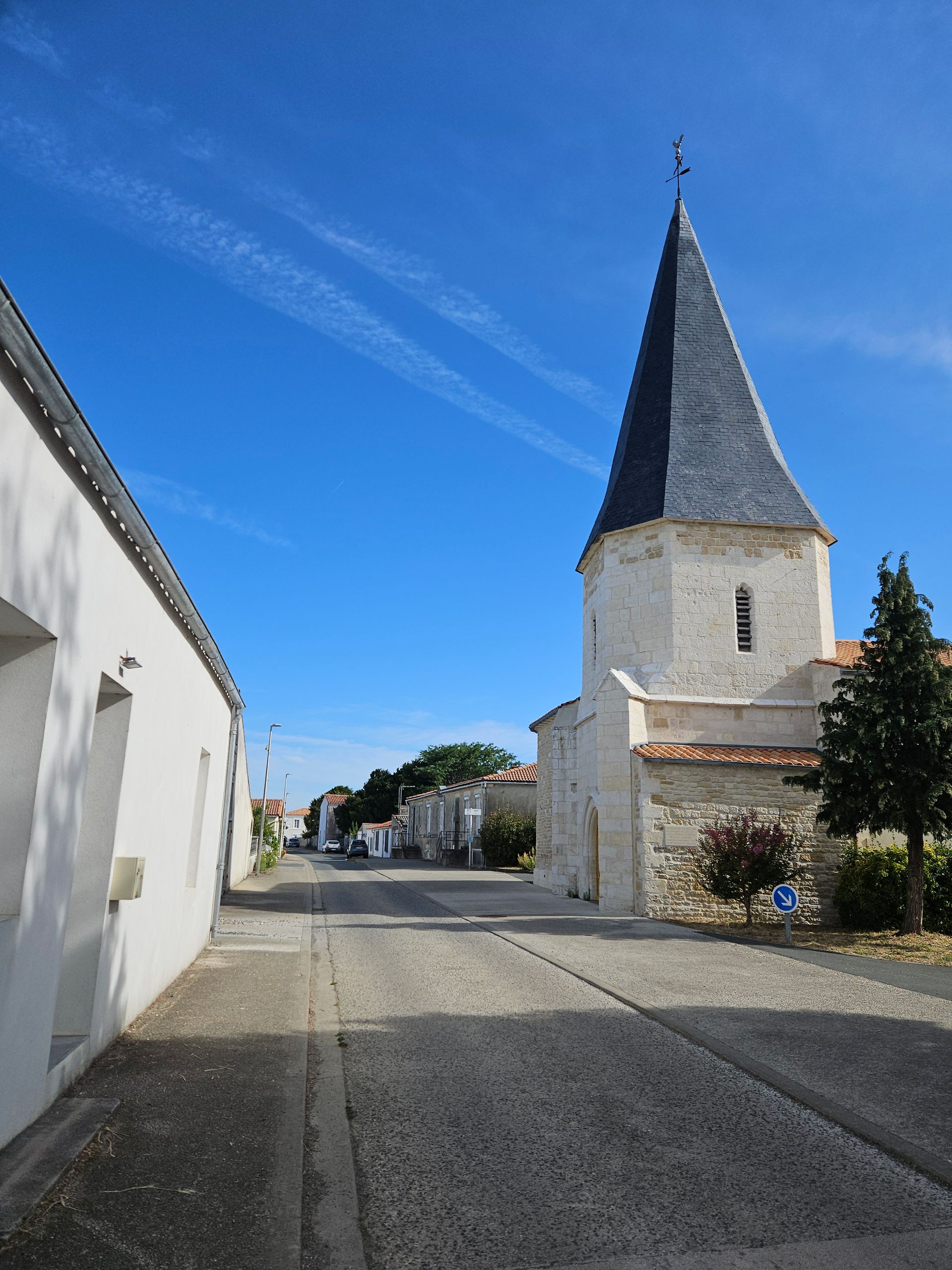 Église Saint-Nicolas à Charron