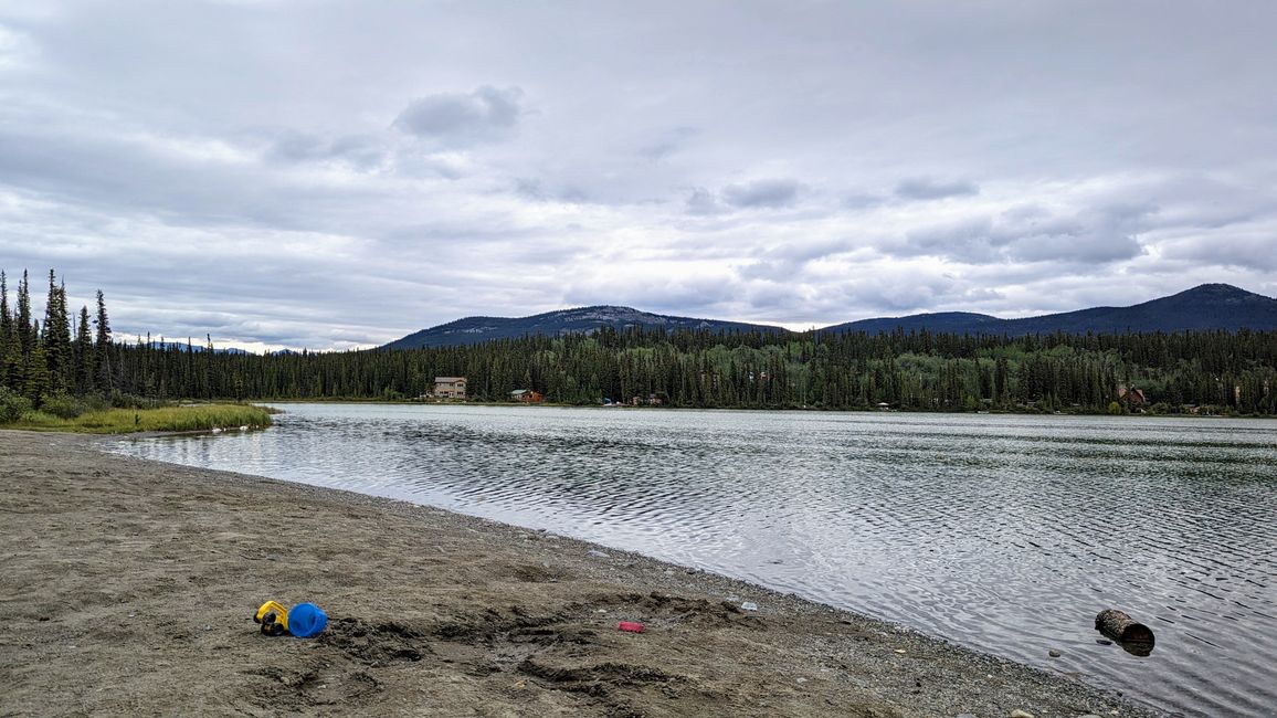 Day 21: Around Whitehorse: Husky Puppies, Emerald Lake & the smallest desert in the world