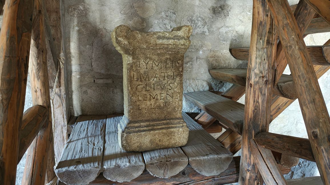 Stele con nome nella casa di Lucio