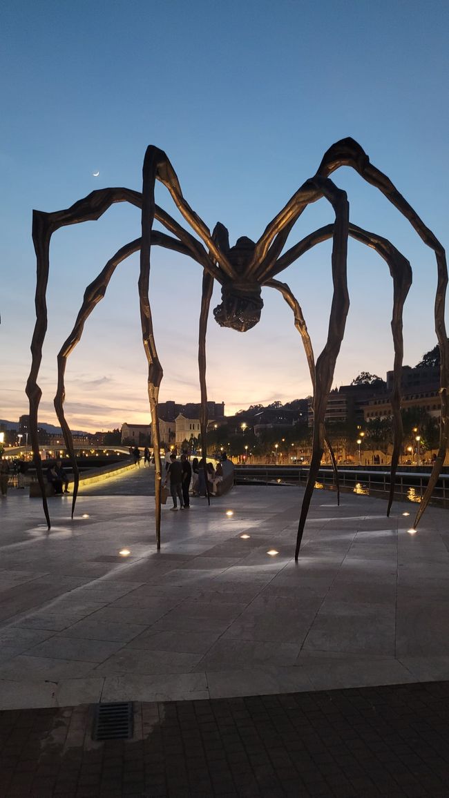 MAMAN escultura de araña de 9 metros de altura