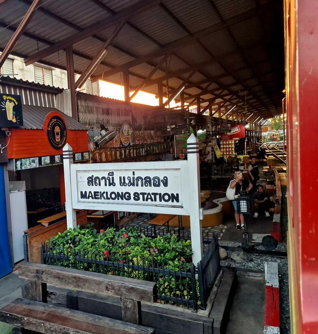 Tuut, tuut, klappt die Läden ein, der Zug kommt 🚂 ...