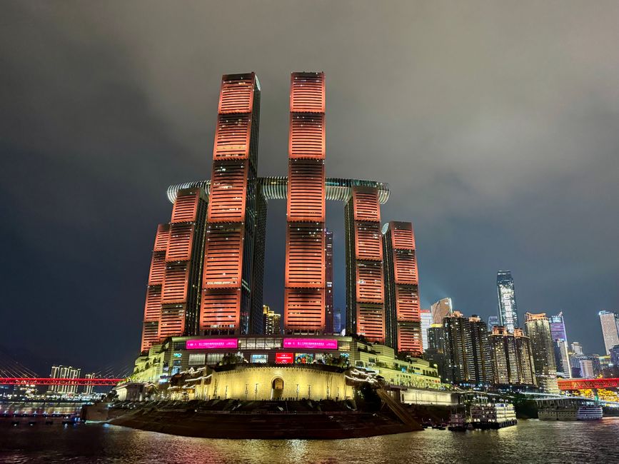 With the Bullet Trains 🚅
CHINA 🇨🇳 & JAPAN 🇯🇵 Discovering      
Part 3: Chongqing