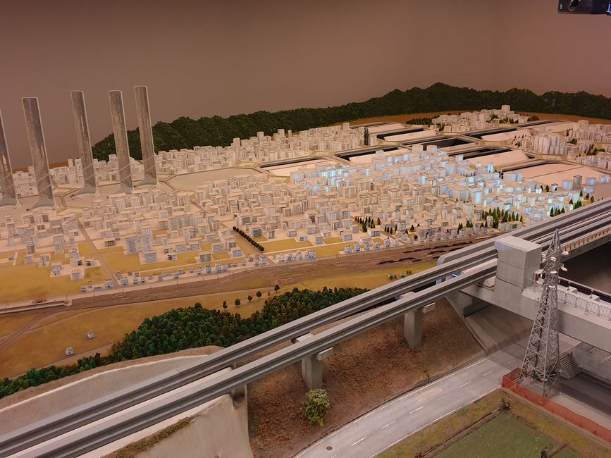 Tokyo III Klappen öffnen sich