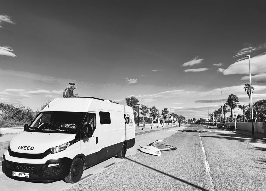 Nach der Surfsession heißt es Tschüss Ebrodelta - hier war es uns etwas zu desolat