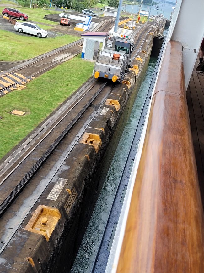 Day 41 of 175: Around the world cruise - Day passage through the Panama Canal