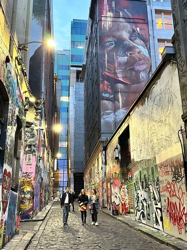 Discover Melbourne: Skydeck, Streetart — Riverwalk
