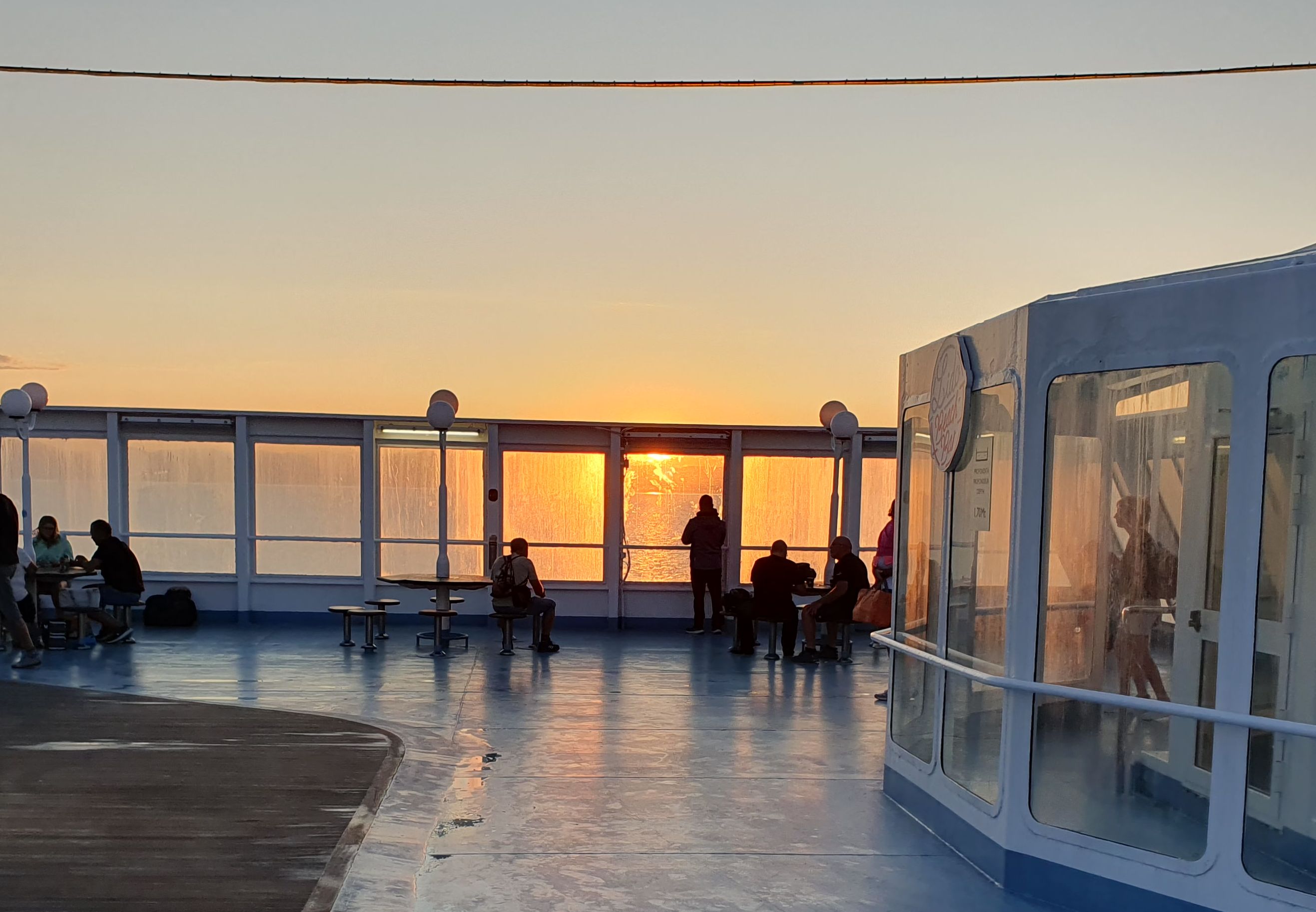 Lever de soleil sur le pont.