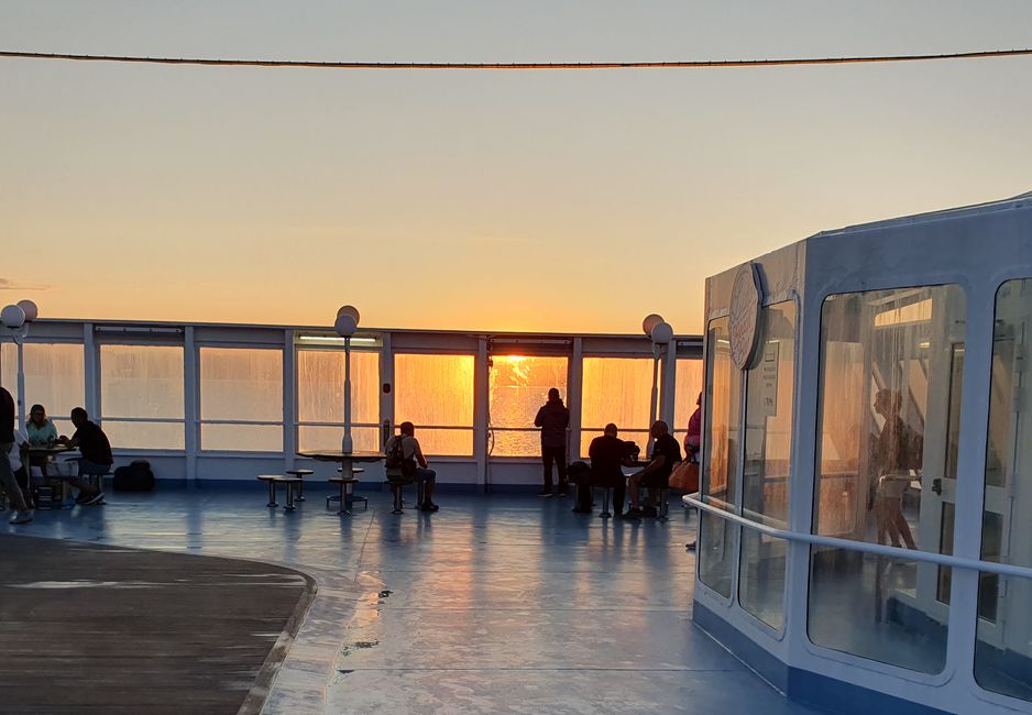 Lever de soleil sur le pont.