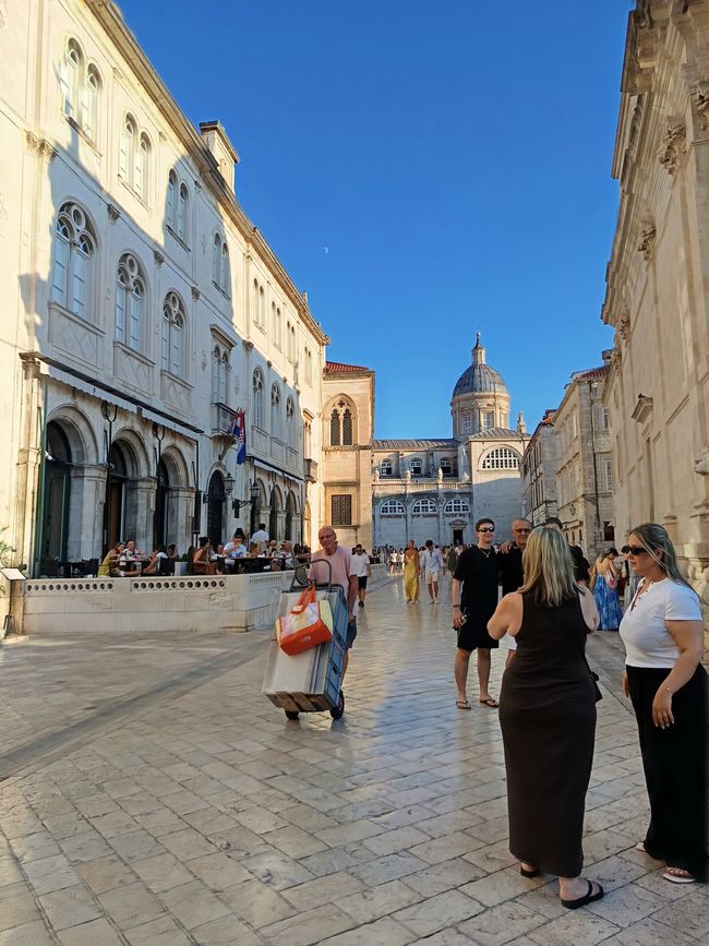 Altstadt mit der Kathedrale im Hintergrund