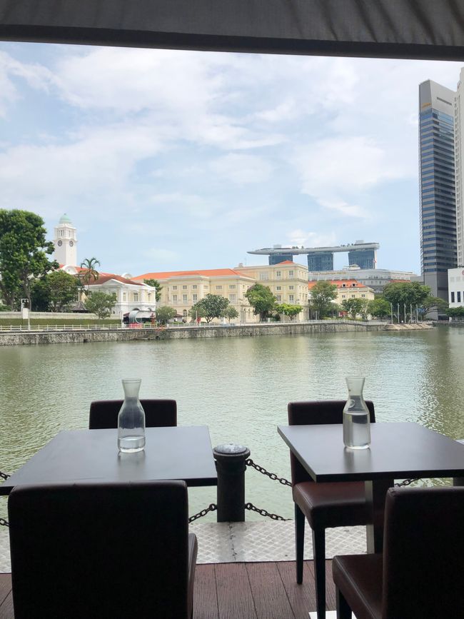 Mittagessen mit Blick auf das Marina Bay Sands