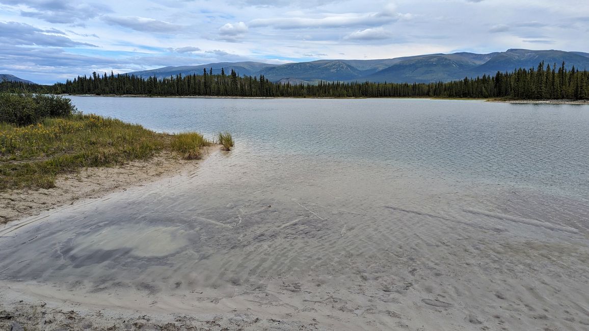 Boya Lake Site 5 - "Matsch"-Beach