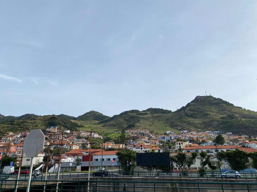 Die Berge oberhalb von Monchico