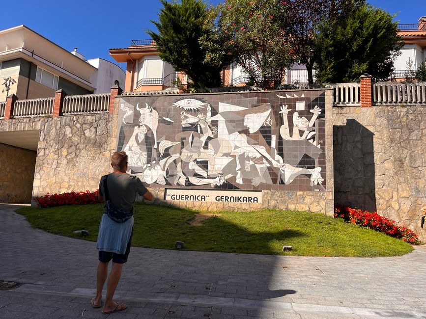 Pablo Picasso´s Bild als Wandmosaik in Gernika