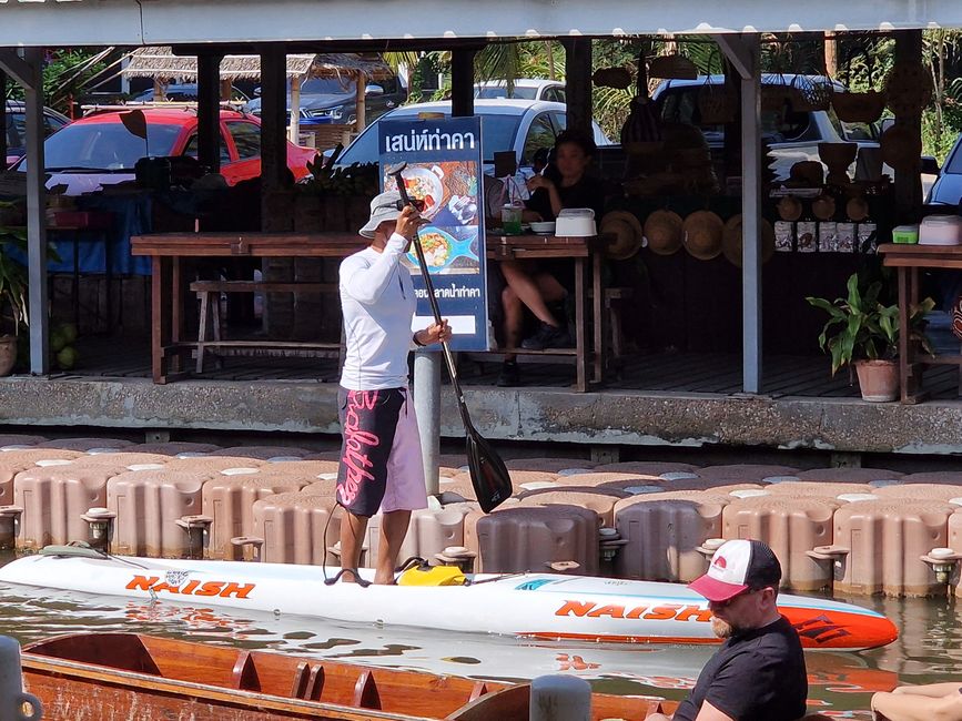 Mercado flotante local Takha