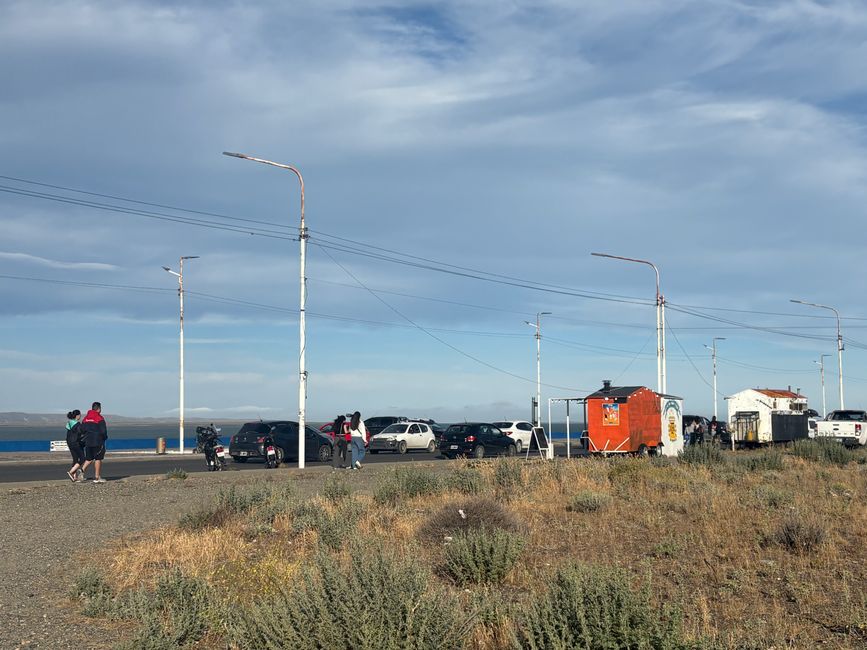 … but behind us the trafic noise of people cruising along the costal road again and again.