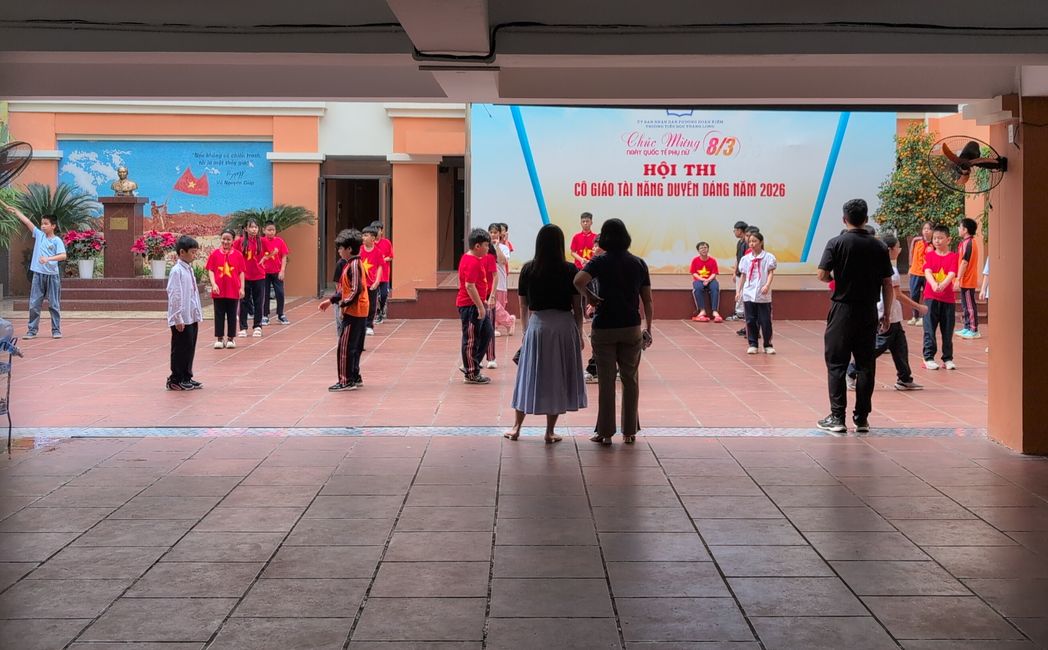 Studenti durante l'allenamento di arti marziali