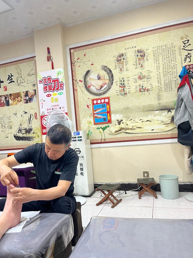 Pedicure - eccellente anche il massaggio a spalle e schiena