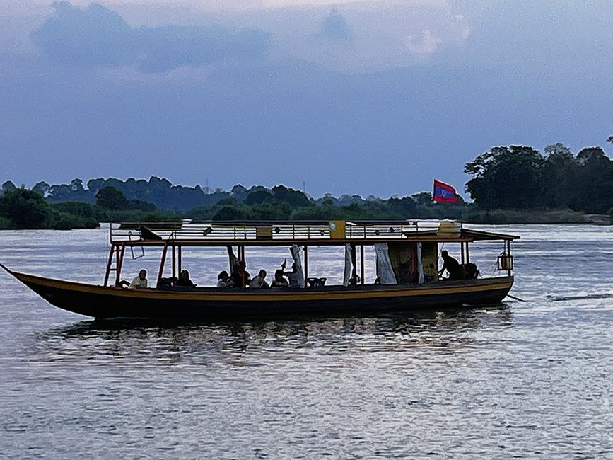 Barco de pasajeros en el Mekong