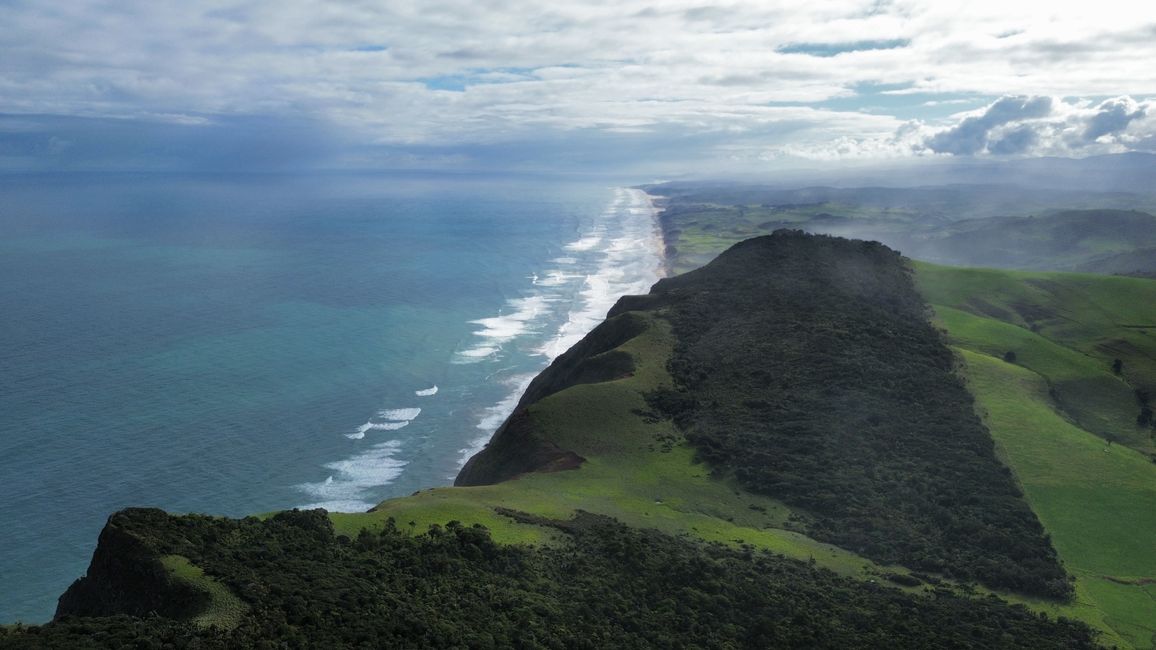 Blick über die Westküste vom Maunganui Bluff Summit