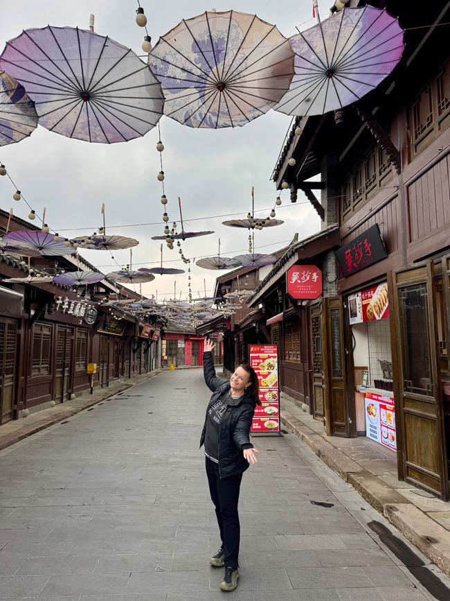 With the Bullet Trains 🚅
CHINA 🇨🇳 & JAPAN 🇯🇵 Discovering      
Part 3: Chongqing