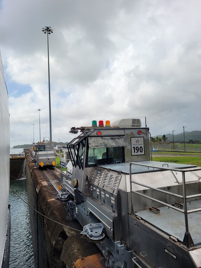 Day 41 of 175: Around the world cruise - Day passage through the Panama Canal