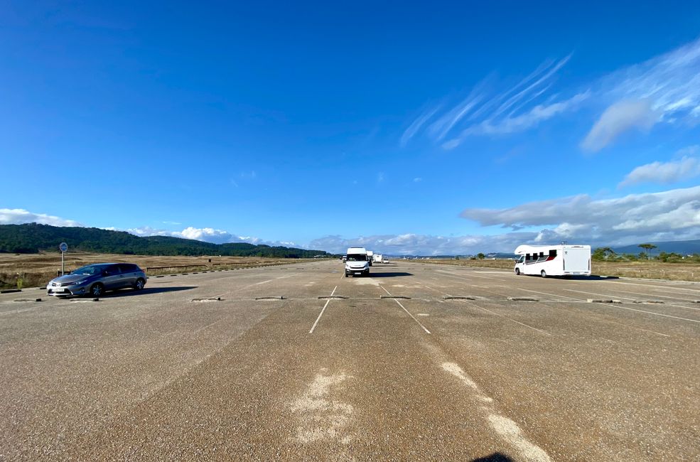 Parking and overnighting on a former runway - free choice of spots