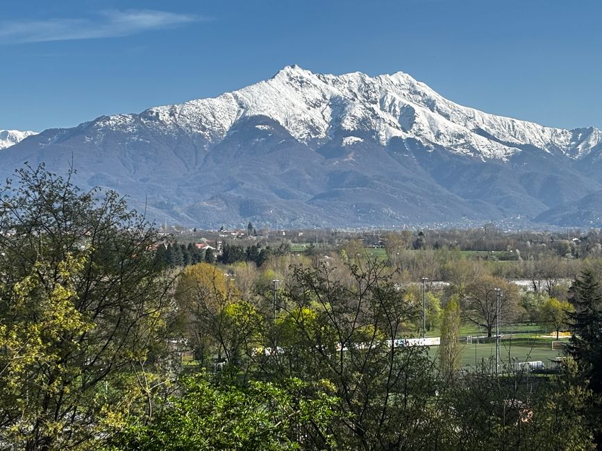 .</p>
<p>Con esto se clarifica nuestra decisión.</p>
<p>Mañana viajaremos por la carretera nacional SS 21 hacia Francia. El cruce de frontera se encuentra en el paso de montaña