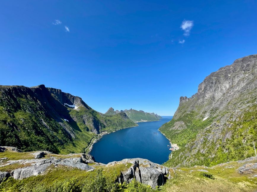 Wanderung zum Barden - Blick in den Fjord von Husøy/Segla/Hesten