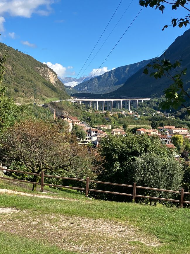 Blick zurück nach Santa Croce und den Dolomiten 