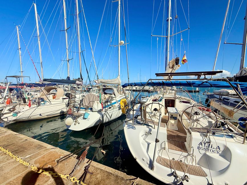 Segelboote – eines schöner als das andere.