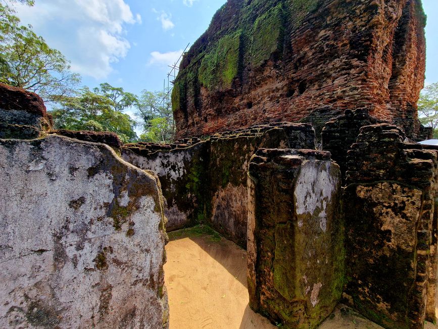 Polonnaruwa - 1000 años de historia y algo aprendido.