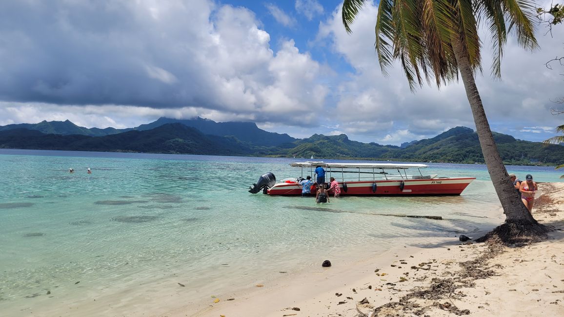 Raiatea – Along the Fa’aroa River