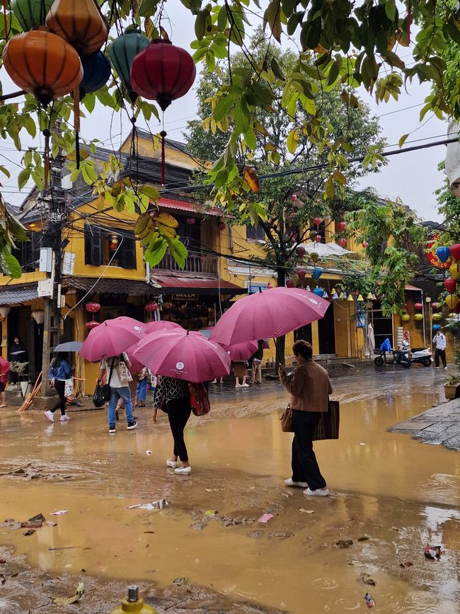 Vorüber die Flut.
Wer sah es wohl, du selig Land, 
wie dich die Welle überwand.
