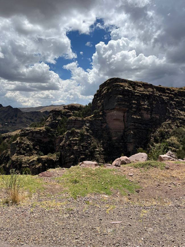 Day 17 
Mysterious hiking trail with "waterfall" somewhere in the Andes near Cusco