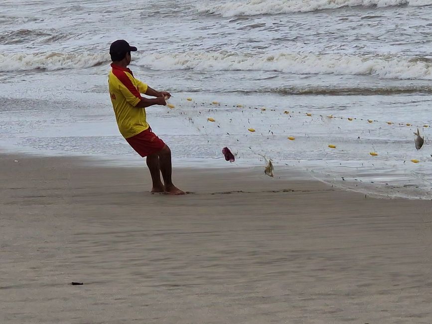 Vorüber die Flut.
Wer sah es wohl, du selig Land, 
wie dich die Welle überwand.