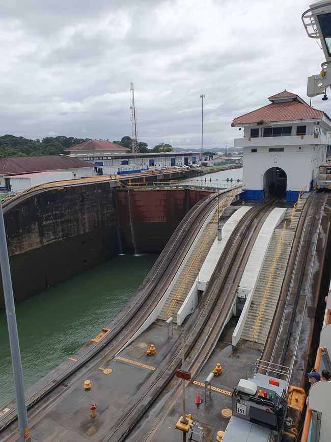 18. Tag Durchfahrt Panama Kanal 12.12.2025